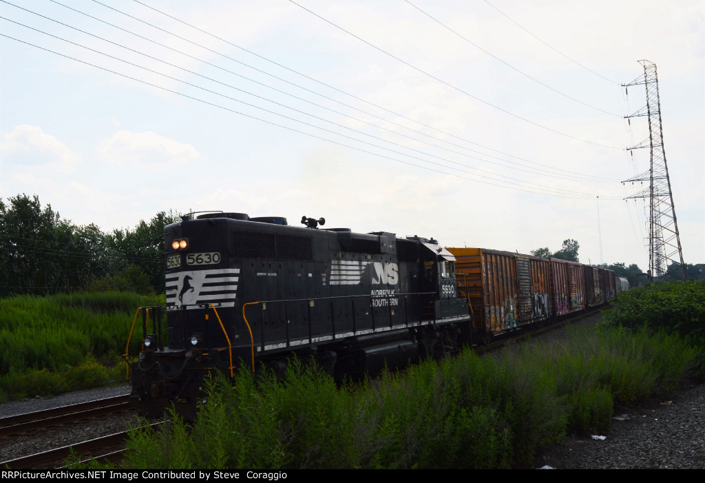 NS 5634 Long Hood to Cab Close Up & Heritage